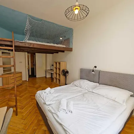 Jiriho Z Podebrad Apartment Prague
